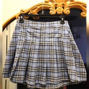 Hollister pleated skirt